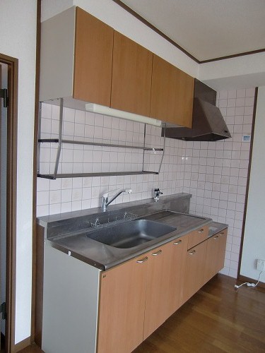 Kitchen. Two-burner gas stove is installed Allowed ☆