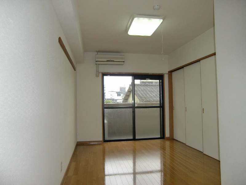 Living and room. Spacious living part ☆