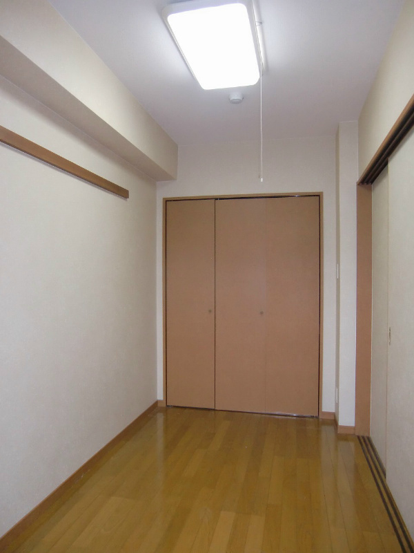 Other room space. It is the bedroom part ☆