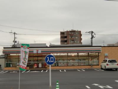 Convenience store. 300m to Seven Eleven (convenience store)