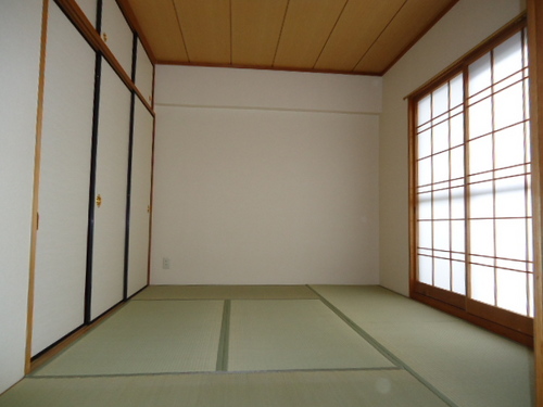 Other room space. Japanese-style room (approximately 5.8 tatami mats)