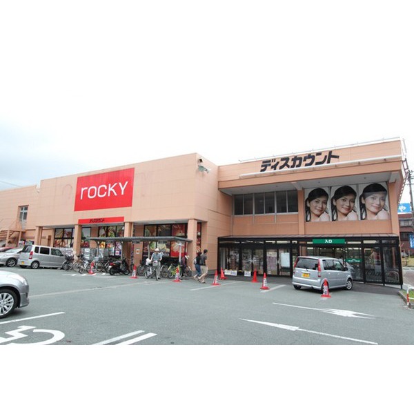 Supermarket. Tsuruya Fudiwan Shin'oe store up to (super) 578m