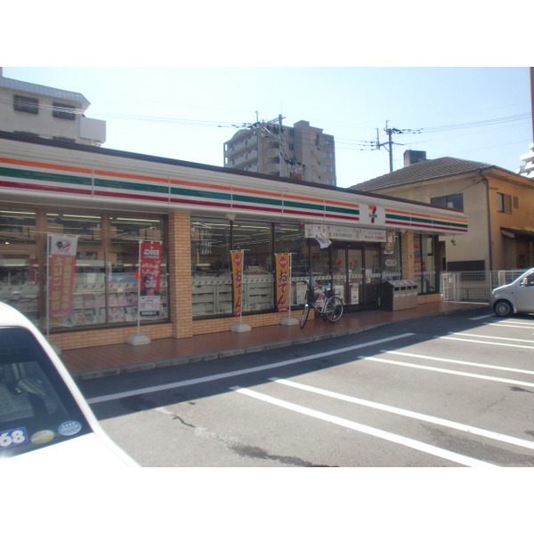 Convenience store. Seven-Eleven Kumamoto Velodrome as store up to (convenience store) 34m