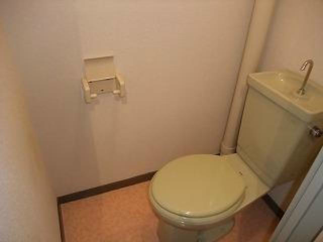 Living and room. It is a toilet with a clean ☆  ☆