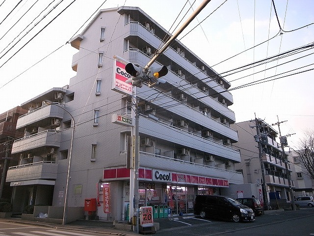 Convenience store. Here store Hotakubo 1-chome to (convenience store) 121m