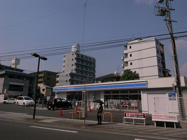 Convenience store. 480m until Lawson Kumamoto Hotakubo store (convenience store)