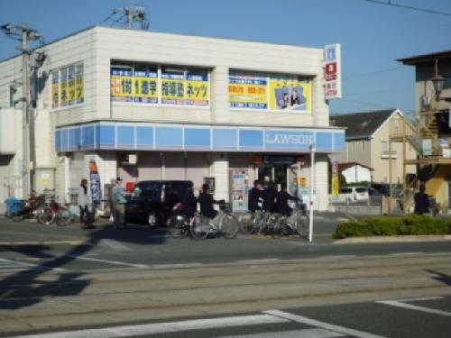 Convenience store. 500m to Lawson (convenience store)