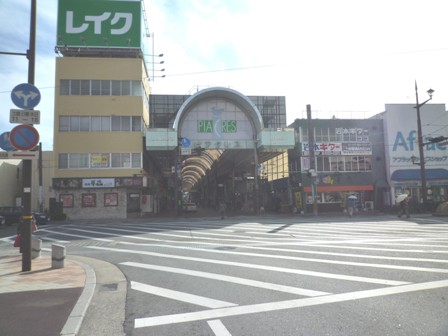 Shopping centre. 1500m until Jianjun mall (shopping center)