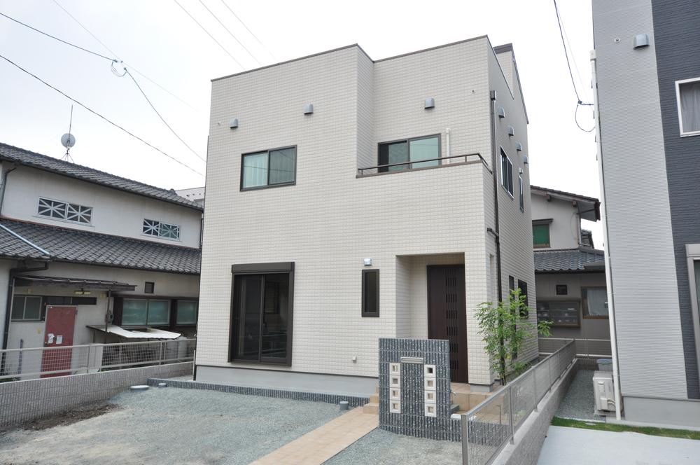 Site is glad rooftop garden in a narrow location house, Private space to spend the eyes from the outside slowly without worrying about. Without fear that comes a car, It will be from playing with confidence the children!