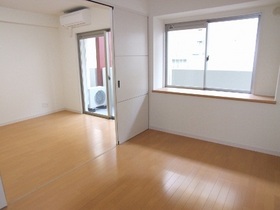 Living and room. It is spacious and airy! Ventilation is also good ◎