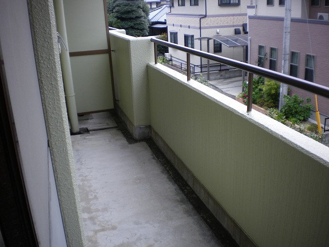 Balcony. Laundry ・ There is space Hoseru together bedding, etc.
