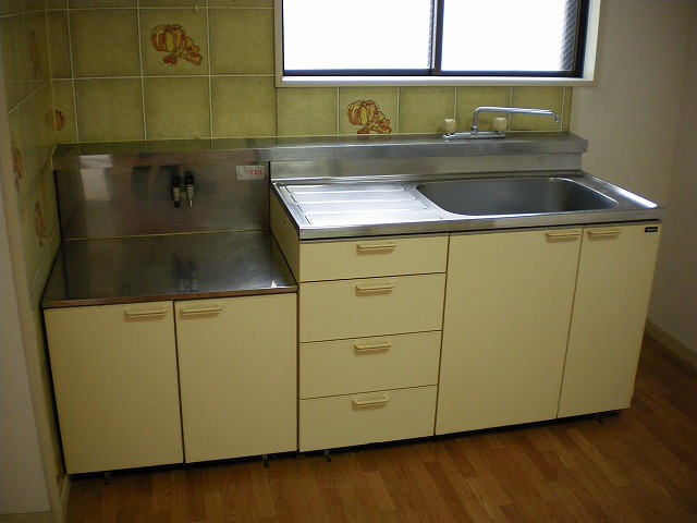 Kitchen. Flow also work space is also widely, Cooking has become easier to