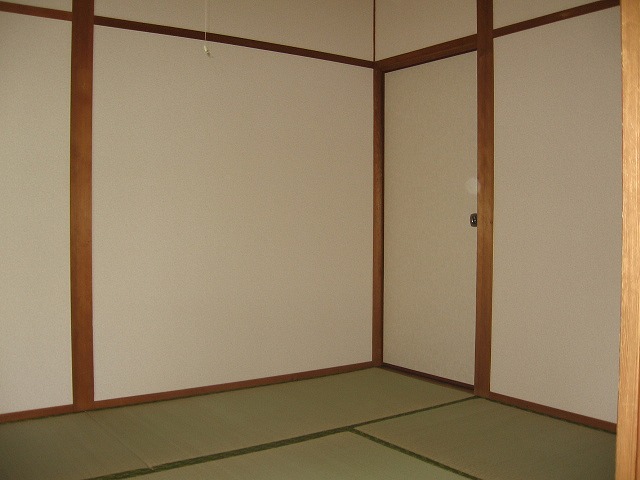 Living and room. 2 room a tatami room can also be used widely in conjunction with the living