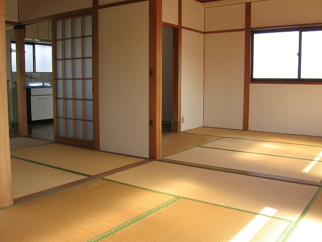 Living and room. Room of the Japanese-style More is, You can use widely and remove the sliding door