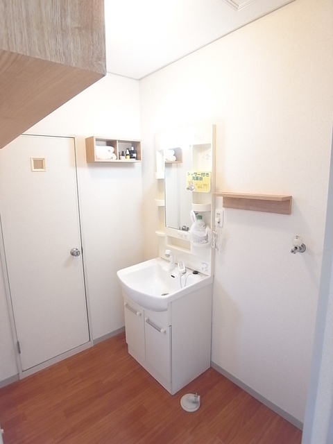 Washroom. I tried to put a wall hanging furniture! Favorite towel ・ Place small items