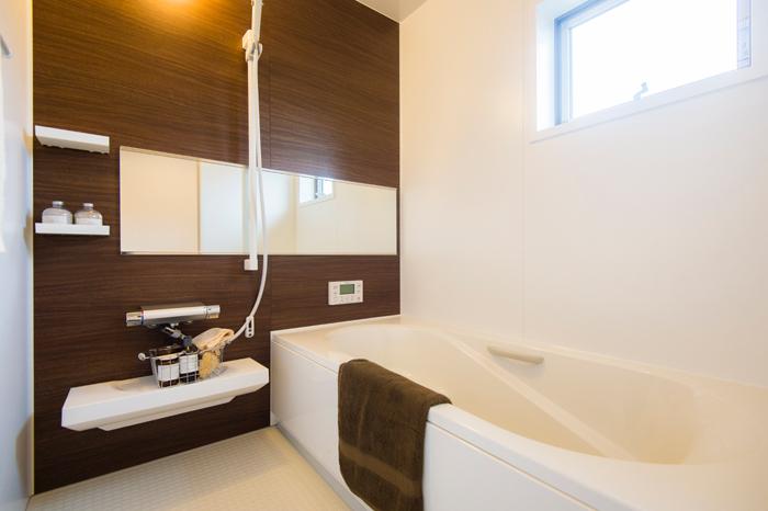 Bathroom. Brown accents, Bathroom bright atmosphere. Because with a window in the standard, Ventilation is also safe.