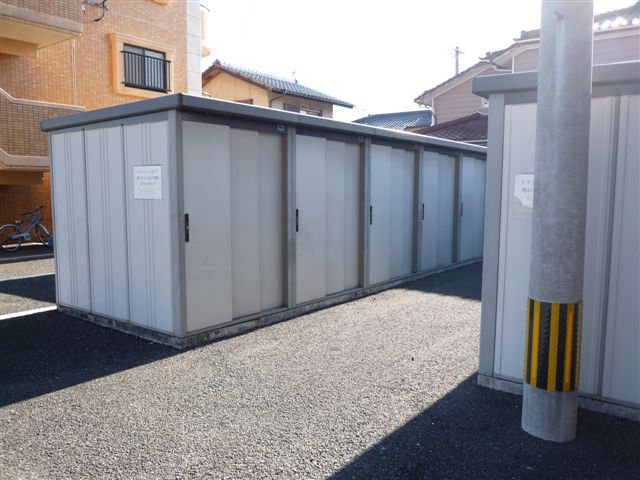 Other Equipment. Door to door trunk room (1 tsubo) with