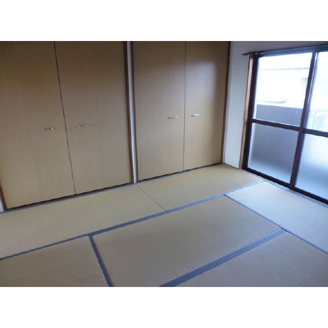Other room space. Japanese-style room ・ There is also a storage