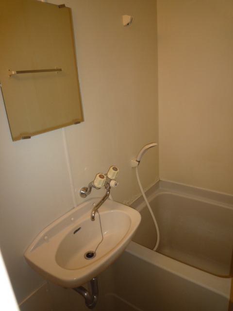 Bath. Wash basin ・ Mirror is attached ☆
