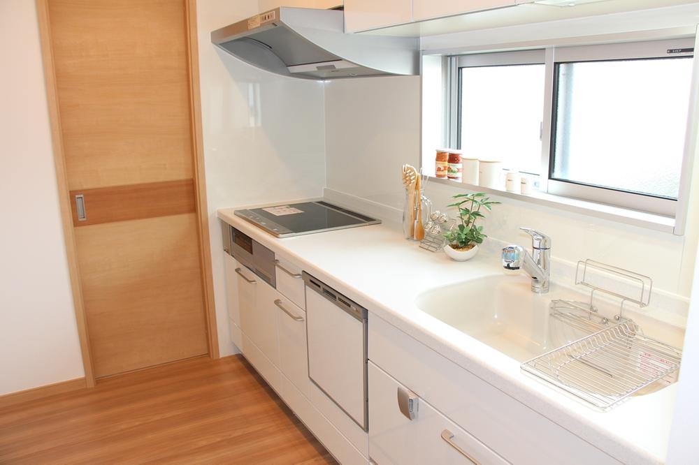 Kitchen. In stand-alone kitchen, It is safe even in steep visitor. In IH cooking heaters and dish washing dryer, It will also be easier housework.