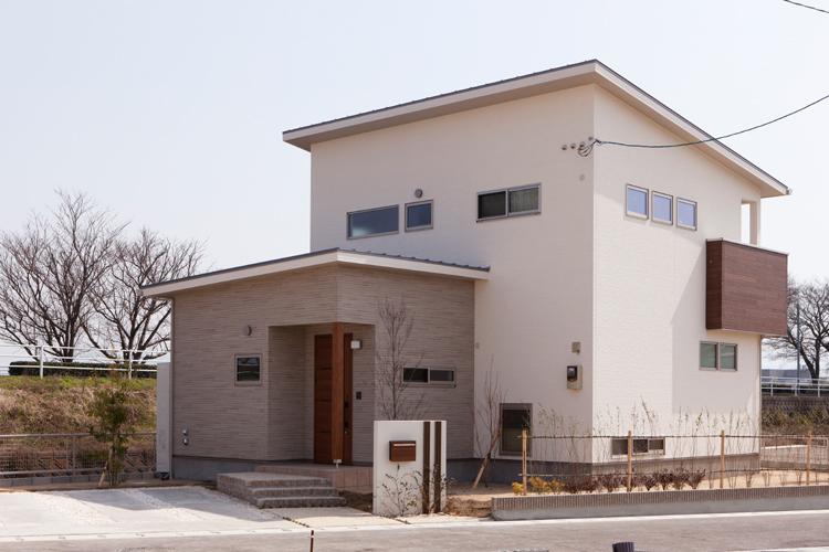 Local appearance photo. No. 7 land model house covers an area of, Spacious 66 square meters. In spring, You can see a row of cherry trees.