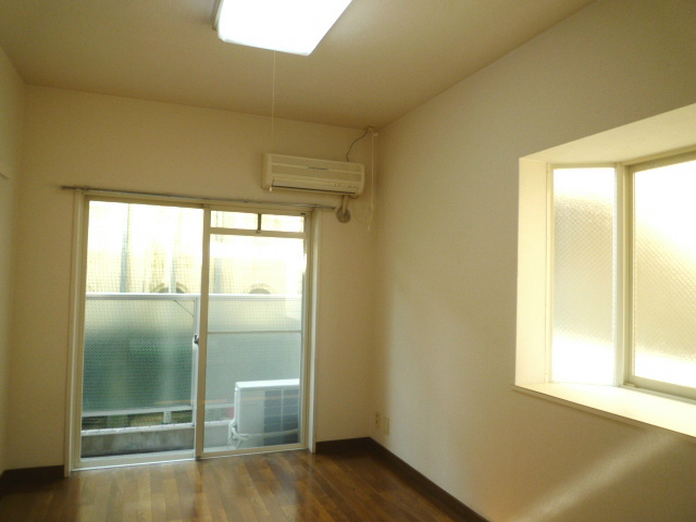 Living and room. It will be in the room of the corner room ☆