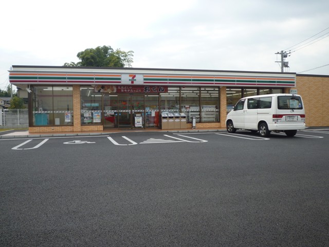 Convenience store. 280m to Seven-Eleven (convenience store)