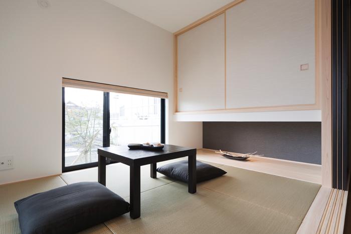 Non-living room. Japanese-style room. Position of the closet and the window is devised to show me a wide Japanese-style. First is try to experience the goodness in the field how?