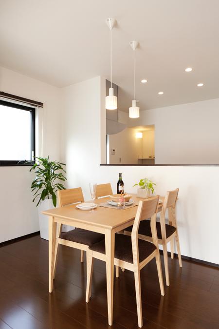 Other introspection. From the kitchen, See the state of the dining and Japanese-style, You can housework with peace of mind.