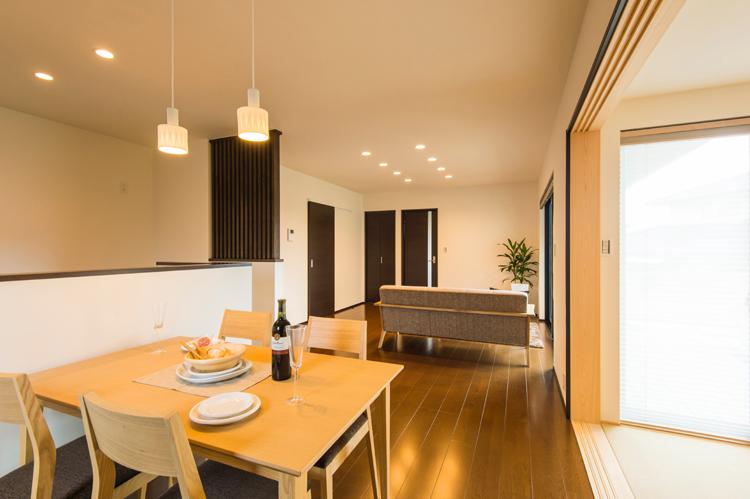 Living. Face-to-face of the kitchen is to understand better how the family, Likely communication also becomes active.