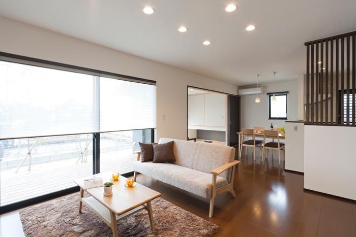 Living. Spacious of 19 quires living. Tailored to the model house, living ・ Furniture set of dining will also give you the time of your delivery.