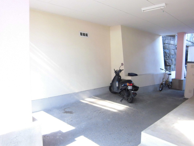 Other common areas. Bicycle-parking space ・ Bike shelter is equipped with roof.