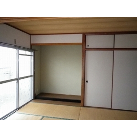 Living and room. Japanese-style room ・ Southwest side