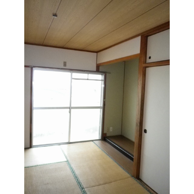Living and room. Japanese-style room ・ Southwest side