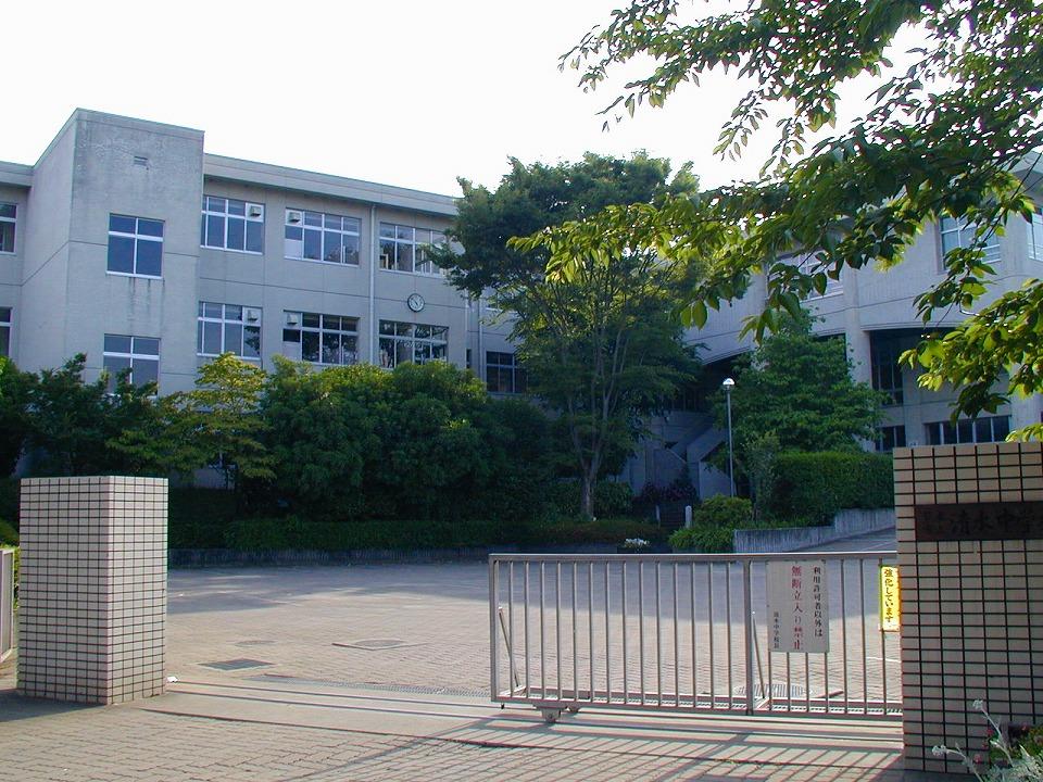 Junior high school. 1050m to Shimizu junior high school