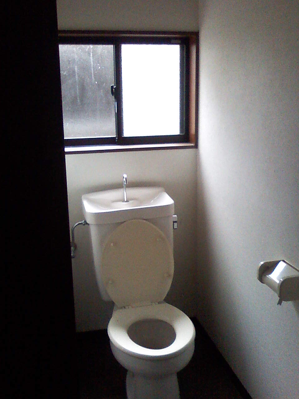 Toilet. There is a window brightness nor good ventilation! !