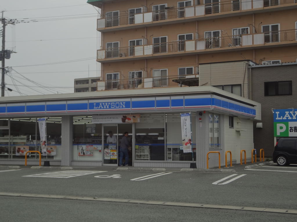 Convenience store. 347m until Lawson Shimosuzurikawa store (convenience store)
