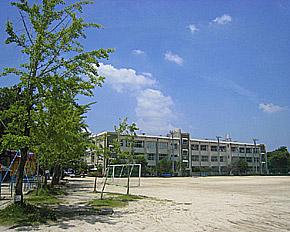 Primary school. 405m to Kumamoto City High flatbed elementary school (elementary school)