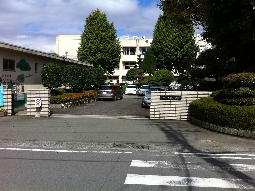 Primary school. 1395m until the Kumamoto Municipal Shimizu elementary school (elementary school)