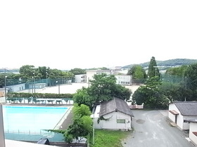 View. Next door is the Tatsuta elementary school ^^