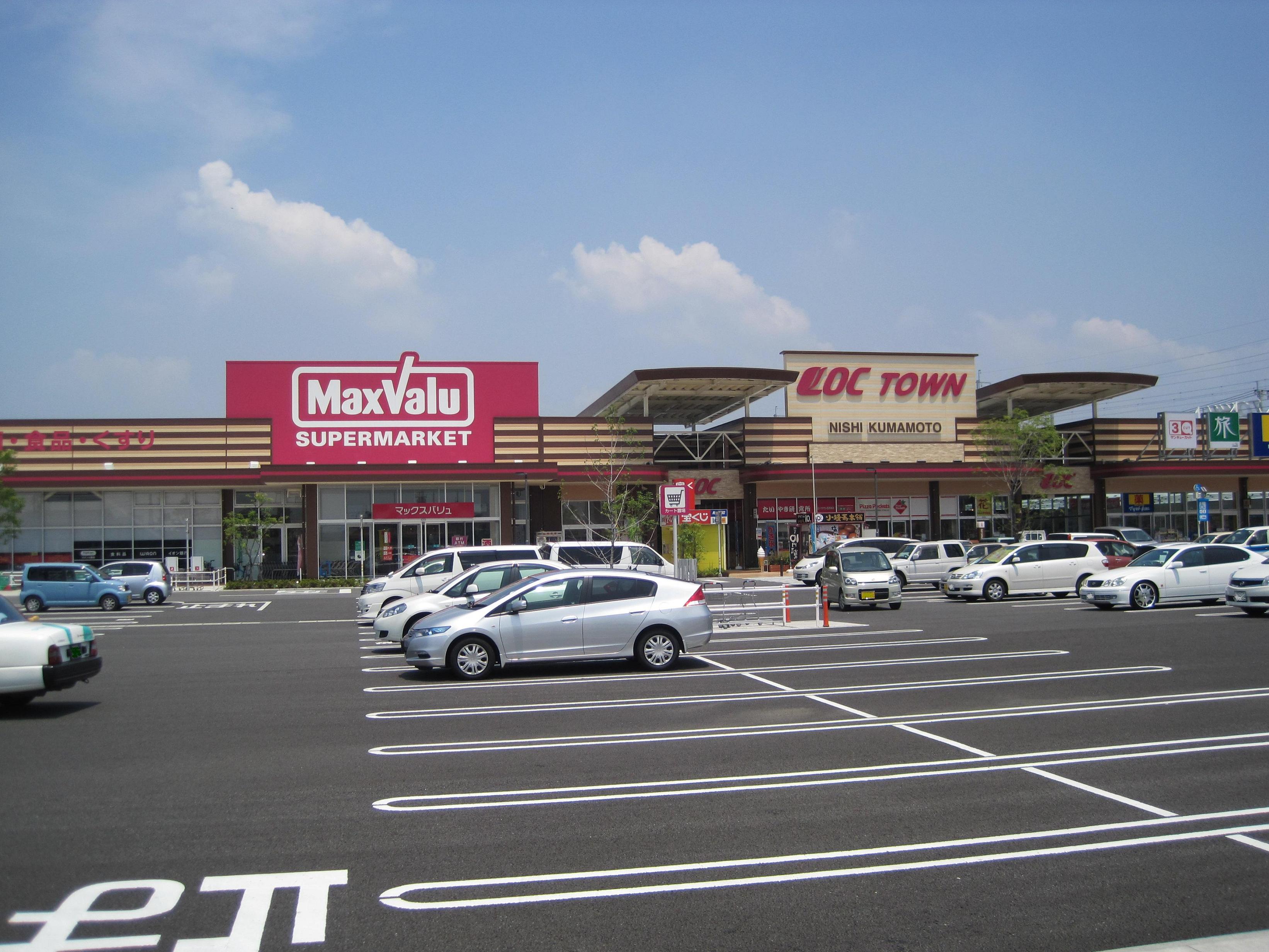 Shopping centre. 1540m until the lock Town Kumamoto west (shopping center)