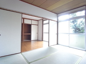 Living and room. Calm and there is a Japanese-style room