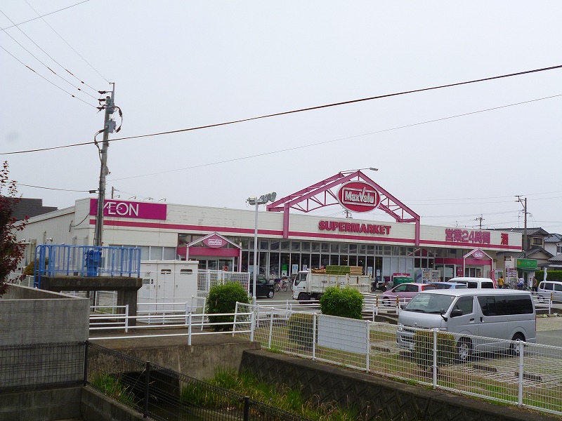 Supermarket. Maxvalu Miyukifueda store up to (super) 906m