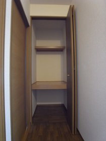 Other. Compartment in the entrance front.