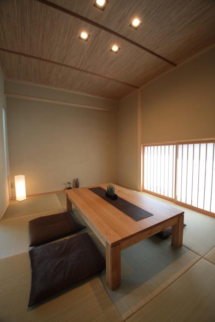 Model house photo. Mori Japanese-style room of the rainbow ・ The 6-mat space with calm, It drifts atmosphere of compromise between East and West. 