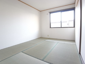 Living and room. Calm and there is a Japanese-style room