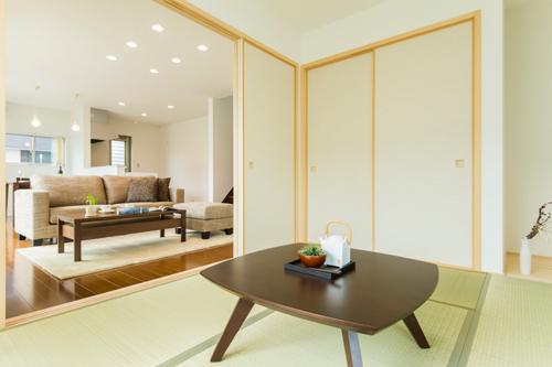 Non-living room. Japanese-style room has become a living and Tsuzukiai, Further sense of openness is felt.