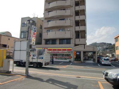 Convenience store. 500m to Daily (convenience store)