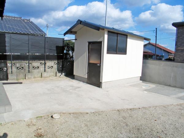 Local appearance photo. 2 square meters shed
