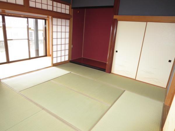 Non-living room. Tatami mat replacement, Slowly settle down Japanese-style room